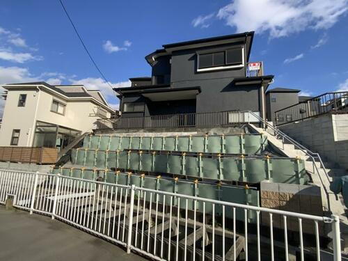 神奈川県横浜市泉区岡津町 2階建