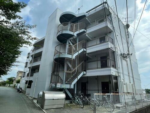 熊本県熊本市中央区黒髪４丁目 4階建