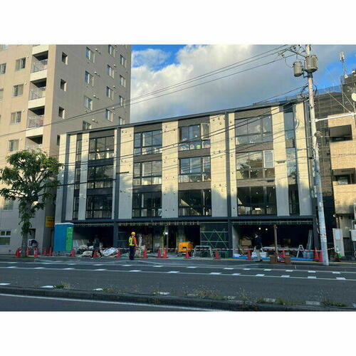 アルファスクエア学園前 4階建