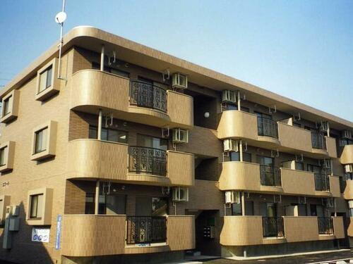 群馬県前橋市総社町植野 3階建