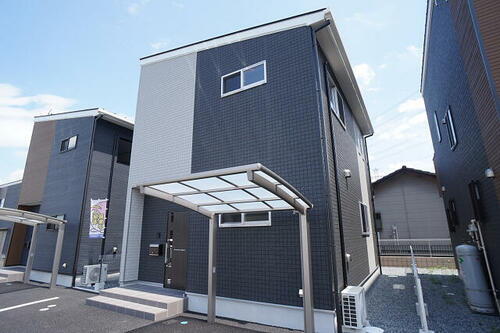 埼玉県桶川市坂田西１丁目 2階建 