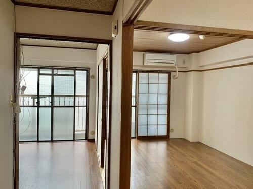 大阪府茨木市西駅前町 地上3階地下1階建