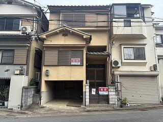京都府京都市西京区大枝中山町 3階建