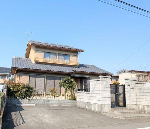 群馬県伊勢崎市平和町 2階建