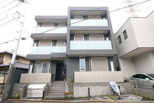 埼玉県さいたま市浦和区本太１丁目  3階建