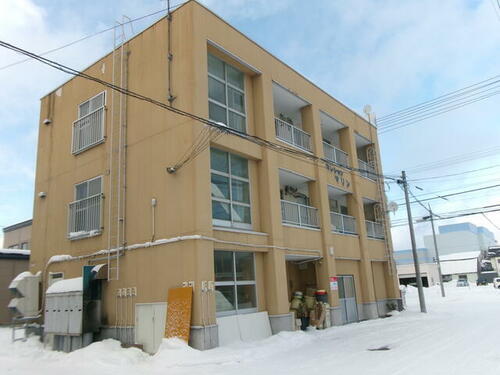 北海道滝川市泉町１丁目 3階建