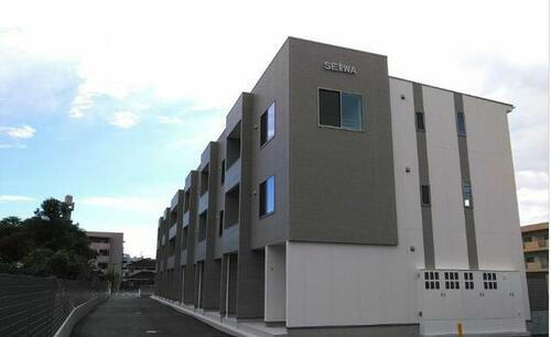 ファミールサヤノ 3階建