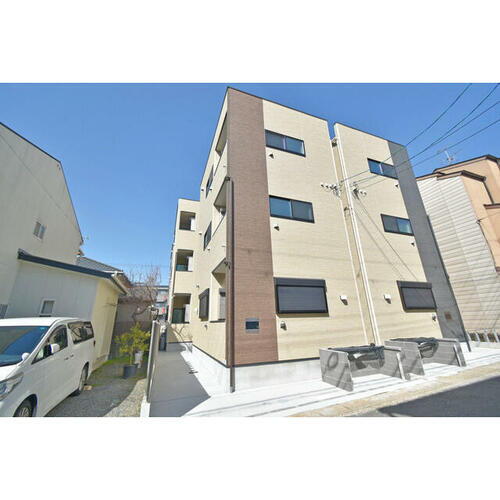 京都府京都市右京区太秦乾町 3階建 