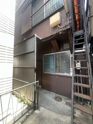 神奈川県横浜市鶴見区仲通３丁目 2階建