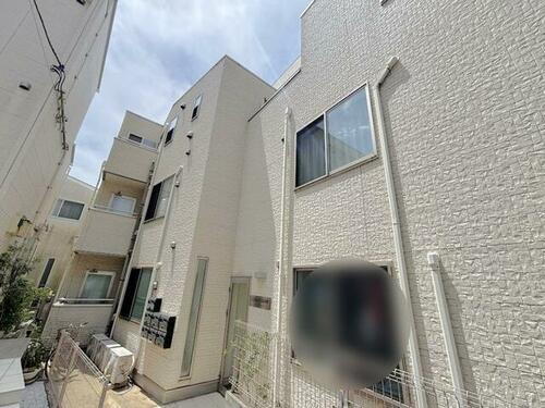 東京都文京区本駒込１丁目 3階建