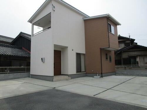 岡山県倉敷市白楽町 2階建