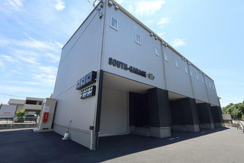ＳＯＵＴＨ－ＧＡＲＡＧＥ 2階建