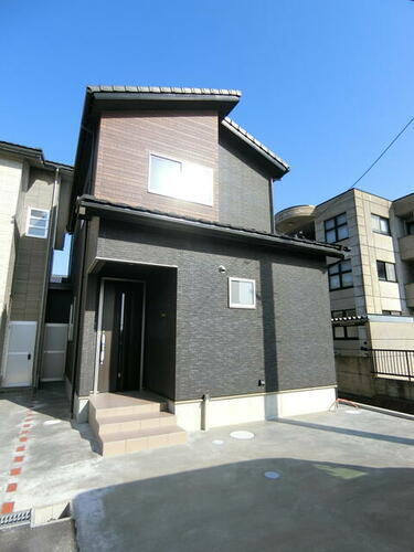 石川県金沢市西泉３丁目 築7年10ヶ月 2階建