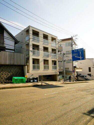 神奈川県小田原市城山１丁目 地上3階地下1階建 築17年9ヶ月