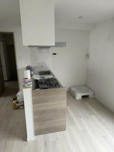 神奈川県横浜市金沢区富岡西１丁目 賃貸マンション