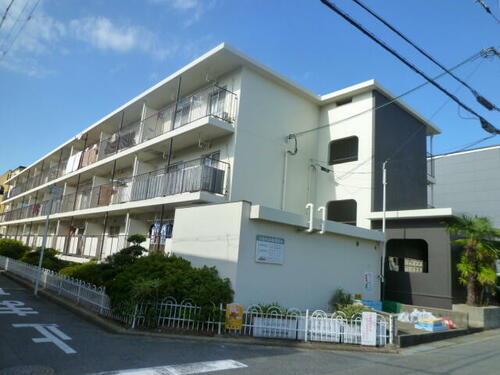 グリーンハイツ正雀 3階建