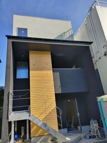 神奈川県茅ヶ崎市中海岸１丁目 3階建 