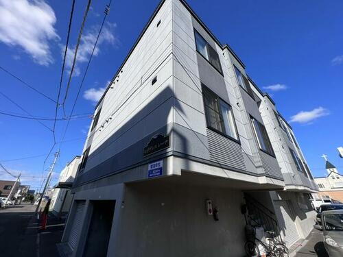 北海道札幌市東区北二十六条東９丁目 3階建