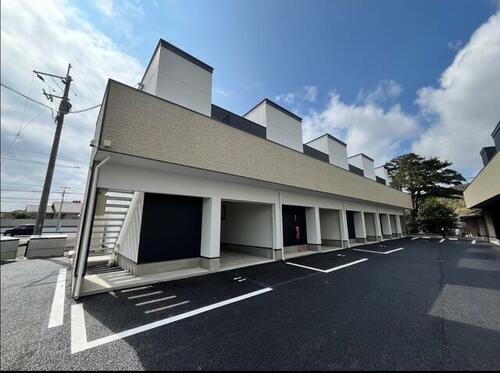 鹿児島県霧島市隼人町小田  2階建