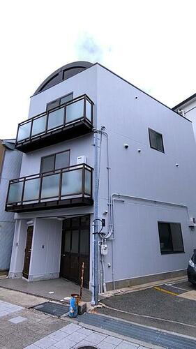 兵庫県尼崎市杭瀬本町２丁目 3階建