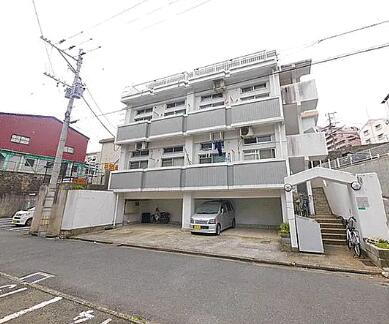 福岡県北九州市八幡西区青山２丁目 3階建