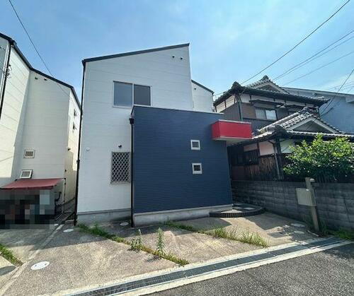 大阪府池田市満寿美町 2階建