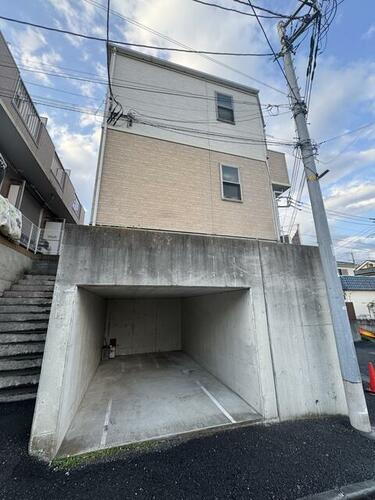神奈川県横浜市南区平楽 2階建 築18年7ヶ月
