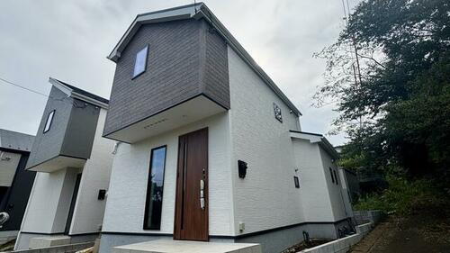 千葉県富里市日吉倉  2階建