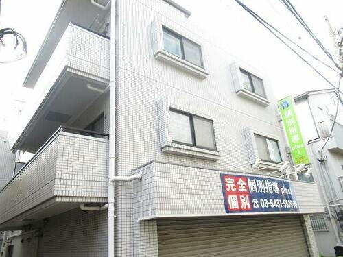 東京都世田谷区下馬４丁目 3階建