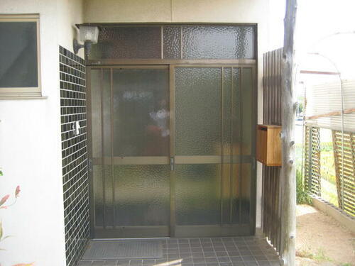 香川県丸亀市綾歌町岡田上 2階建