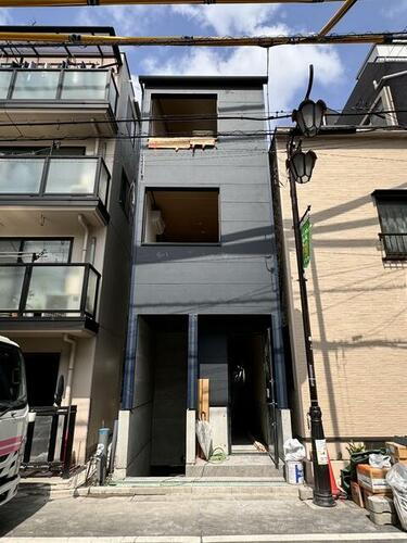 ａｖｅｎｉｒ西小山 地上3階地下1階建