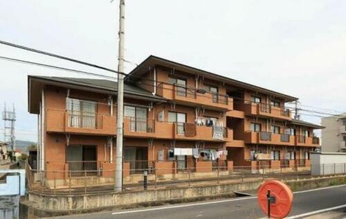 香川県木田郡三木町大字平木 3階建