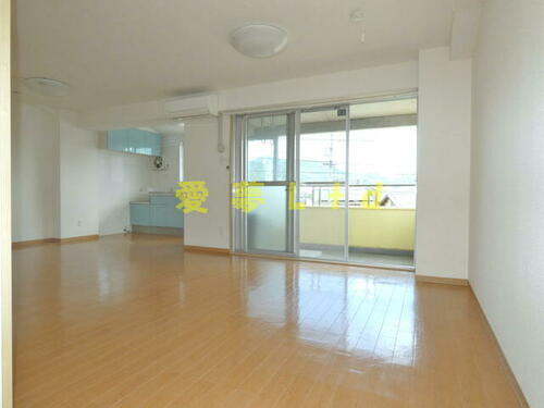 高知県高知市鴨部１丁目 築39年9ヶ月 3階建