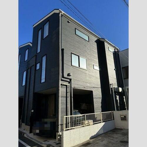 神奈川県横浜市青葉区新石川１丁目 3階建