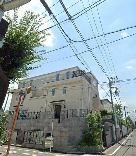 東京都世田谷区代田６丁目 3階建 築10年8ヶ月