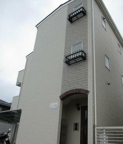埼玉県八潮市大字南川崎 3階建