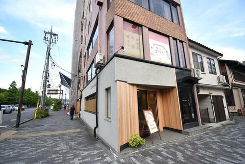 京都府京都市中京区西ノ京北聖町 5階建