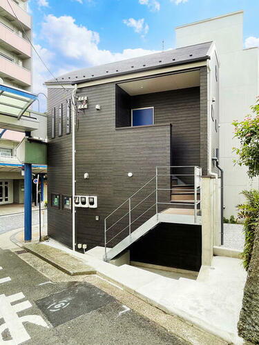 神奈川県横浜市西区中央２丁目 2階建 