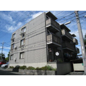 大阪府吹田市上山手町 3階建