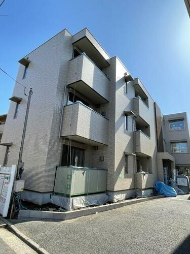 東京都世田谷区宮坂３丁目 3階建