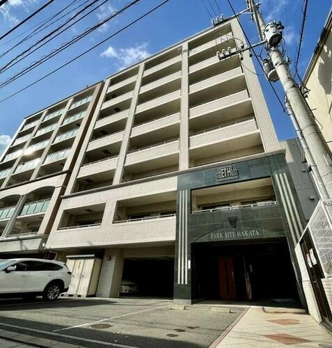 福岡県福岡市博多区住吉４丁目 8階建