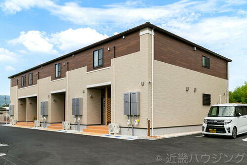 京都府相楽郡精華町大字菱田小字上久保田 2階建