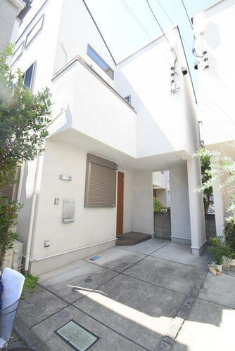 東京都中野区江古田４丁目 2階建