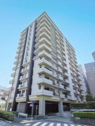東京都港区赤坂１丁目 13階建