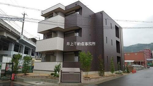 滋賀県大津市桜野町１丁目 3階建