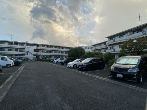 東京都日野市新井２丁目 3階建 築35年3ヶ月