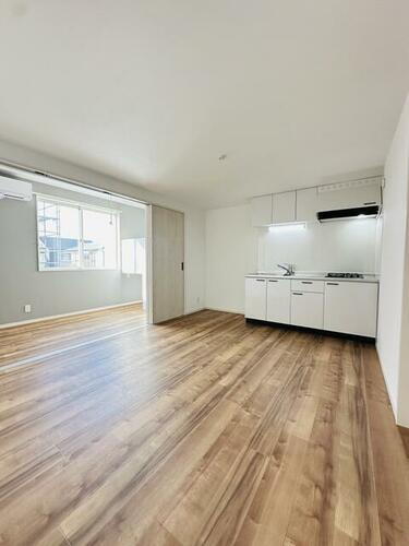 広島県東広島市西条町寺家  3階建