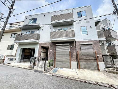 Ｍｏｎｔｓｅｒｒａｔ　Ｙｏｙｏｇｉ　Ｕｅｈａｒａ 3階建