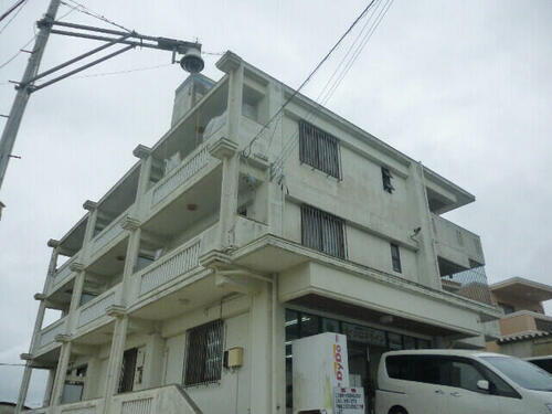 沖縄県那覇市首里鳥堀町５丁目 3階建 築34年10ヶ月