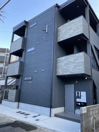 熊本県熊本市中央区西子飼町 3階建